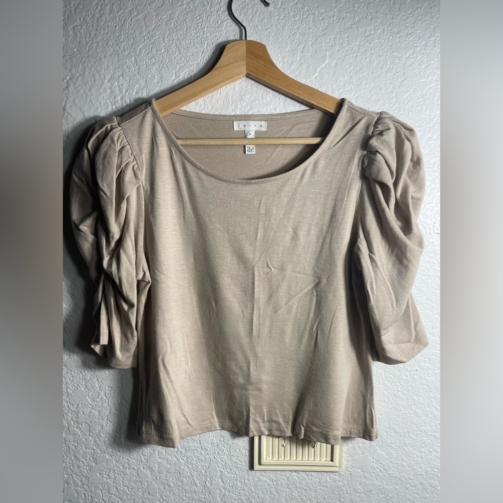 Leith Tan Crop Blouse with Puff Sleeves and Ruched Style